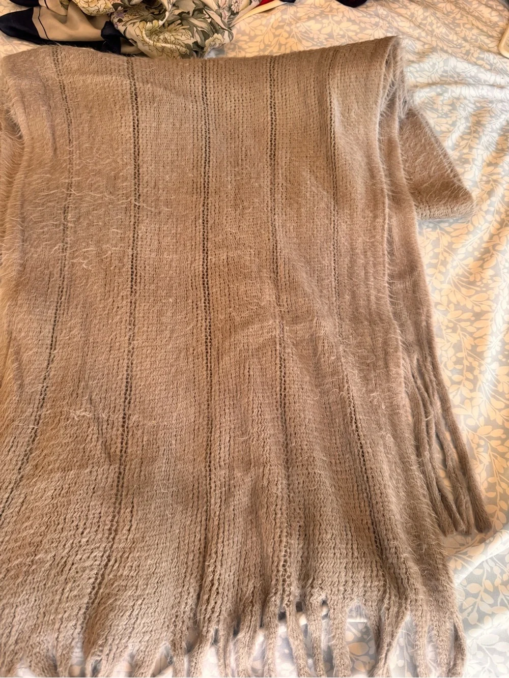LC Lauren Conrad Light Gray Knit Wrap Scarf w/Frige